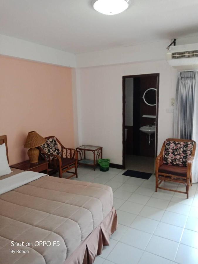 V.i.p. House Guest house *